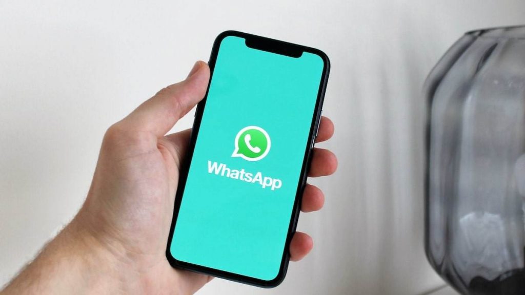 How to create WhatsApp poll